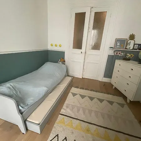 3 Bedrooms In Montmartre Parigi